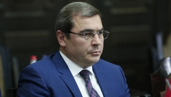 Կառավարությունը, ոտուձեռ ընկած, պաշտպանում է Դավիթ Անանյանին