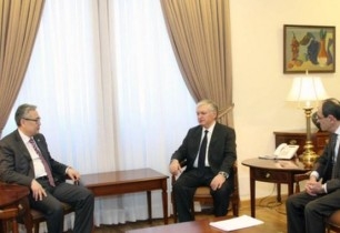 Էդվարդ Նալբանդյանն ընդունել է Ղազախստանի ԱԳ փոխնախարարին 