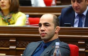 Արսեն Ջուլֆալակյան. Երրորդ օրն է, համբերատար ու հետաքրքրութամբ հետևում եմ քննարկումներին