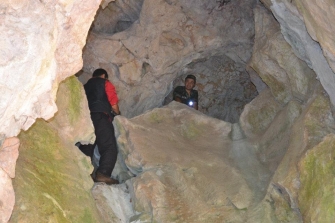 «Քարանձավներում»
