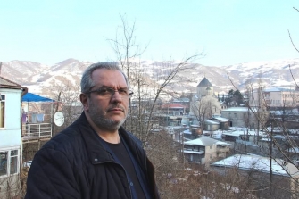 Մեր երազանքների չքնաղ Երկրից նա կերտելու է «Երկրի հակառակ կողմը»