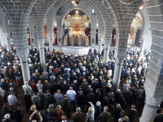 Հարյուր տարի անց` պսակադրություն հայկական եկեղեցում. Հարյուր տարի անց` ապրիլքսանչորսյան փախուստ Արևմտյան Հայաստանից