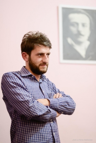Ոչ թա­տե­րա­կան դա­դար 