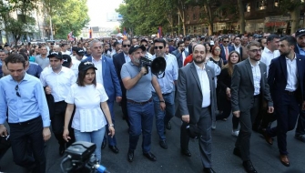 Նիկոլ Փաշինյանը շոշափում է հասարակության զարկերակը
