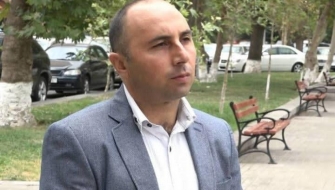 Մեր գլխի տակ շատ փափուկ բարձ դրեցին
