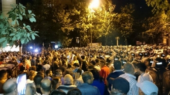 Բաղրամյան պողոտա, ժամը՝ 21, սպասեք 