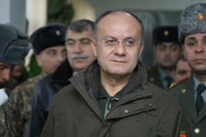 Նախարարն այցելել է վիրավոր զինվորին