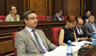 Անգամ հայտնի «ծեծից» հետո ԼՀԿ-ն չի պատրաստվում անվստահություն հայտնել Փաշինյանին