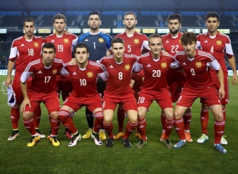 Առջևում եր­կու ա­ռանց­քա­յին հան­դի­պում է