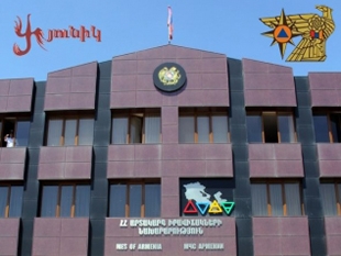 «Փյունիկ» հիմնադրամը 50 համակարգիչ և «Ֆոլքսվագեն» մակնիշի շտապբուժօգնության մեկ ավտոմեքենա նվիրաբերեց ԱԻ նախարարությանը