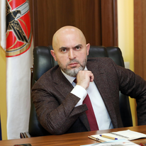 ՈՒ ինձ`  «մասնագետ է»  ոճի դատարկ փաստարկներ չբերեք, քանզի նացիստական կոնցլագերներում աշխատած ու մարդկանց վրա սարսափելի փորձեր կատարած բժիշկները նույնպես թույն մասնագետներ էին