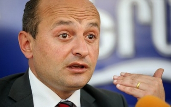 «Ո՛չ դիտորդներին,  ո՛չ Պողոսին, ո՛չ Պետրոսին»