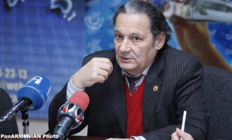 «Երևի Փա­շի­ն­յա­նին տե­ղե­կաց­նե­լու կամ խորհր­դակ­ցե­լու ի­րա­վուն­քից էլ են զր­կել և թո­ղել են միայն ստո­րագ­րե­լու ի­րա­վուն­քը»