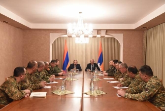 Նիկոլ Փաշինյանը և Բակո Սահակյանը ԶՈւ ղեկավար կազմի հետ անցկացրել են խորհրդակցություն