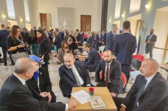 Հայաստանը  զավթված է թյուրքերի կողմից՝ «հայկական Էլչիբեյի» առաջնորդությամբ