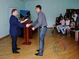 Ավարտական վկայականներ՝ «Կիրառական քաղաքագիտություն»  դասընթացի մասնակիցներին