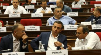 Պահելով մանդատները նպաստում եք Հայաստանի կործանմանը