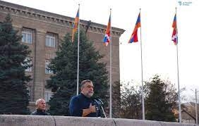 Իրենց տներում տաքուկ նստած՝ քննադատում ու հայհոյում են 