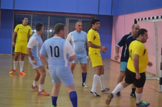 Ֆուտբոլային խաղում պաշտոնյաները հաղթեցին ուսանողներին (լուսանկարներ, տեսանյութ)