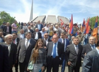 Լևոն Տեր-Պետրոսյանը՝ Ծիծեռնակաբերդի հուշահամալիրում