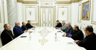 Լավ, բա դուք Աստծուց մանանեխի հատիկի չափ էլ չեք վախենու՞մ