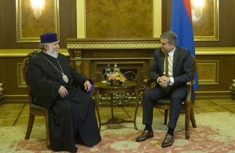 Վարչապե՞տը Վեհափառին, թե՞ Վեհափառը վարչապետին 
