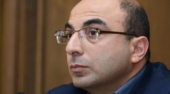«Ե­թե ա­մեն րո­պե և ա­մեն տեղ թշ­նա­մի­ներ են տես­նում, հա­ջոր­դը հենց իշ­խա­նու­թ­յան մեջ դա­վա­դիր­ներ փնտ­րելն է լի­նե­լու»