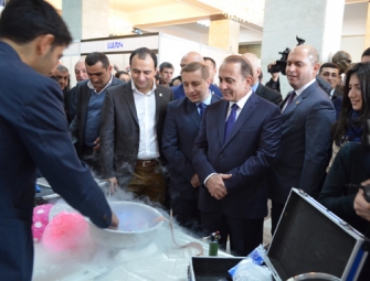 ՀՀ վարչապետը ներկա եղավ «Հայացք ապագային» խորագրով երիտասարդական կազմակերպությունների ցուցահանդեսի բացմանը
