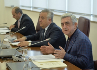 Նախագահը խորհրդակցություն է անցկացրել Կենտրոնական բանկի ղեկավար կազմի հետ