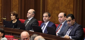ՕԵԿ-ը մի ձեռքով այծի մորուքն է գուրգուրում, իսկ մյուս ձեռքով՝ կաղամբը  ջրում
