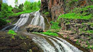 Ջրիդ, անիմաստ Ադրբեջան հոսող ջրային պաշարներիդ  ակունքը գրկիր ու քո ոտքը եկող դաշնակիցների պակաս  չես ունենա