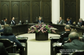 Փաշինյանը հանդիպել է «Իմ քայլը», ԲՀԿ և ԼՀԿ խմբակցությունների տնտեսական բլոկը ներկայացնող պատգամավորների հետ