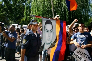 Ռասմուսենից հայ երիտասարդներն արդարություն են պահանջում (ֆոտոշարք)
