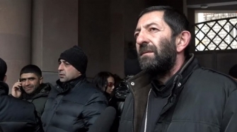 Քա­ղա­քա­կան օ­րա­կար­գե­րը սահ­ման­վում են ինչ-ինչ օ­թ­յակ­նե­րի մութ խոր­շե­րում»