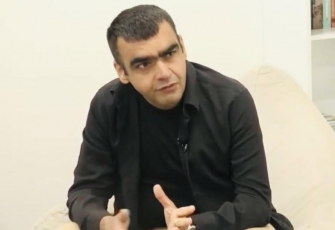 Նա ձգտում է դառնալ խոսույթի թիրախ՝ թեկուզ քննադատության, ծաղրի կամ զայրույթի միջոցով