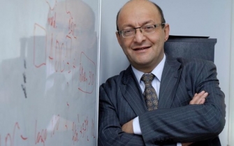 «Կա­ռա­վա­րու­թ­յու­նը պետք է ընտ­րու­թ­յուն կա­տա­րի. իր ծրագ­րե՞րն է կյան­քի կո­չե­լու, թե՞ իր ան­դամ­նե­րին չնե­ղաց­նե­լու քա­ղա­քա­կա­նու­թ­յունն է որ­դեգ­րե­լու»
