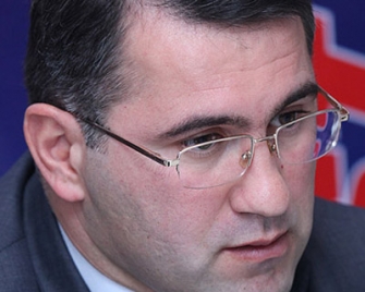 «Ժառանգությունը», Ծառուկյանն ու առյուծի վանդակը