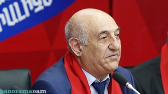 Կոմունիստները ճոխ կտոնեն