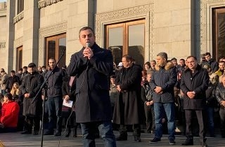 Իշխան Սաղաթելյան. Փաշինյանի համար իր աթոռը շատ ավելի թանկ է, քան մեր հայրենիքը