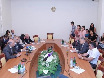 4+4+4 բանակցային ձևաչափի քաղաքական ուժերը ստորագրել են հայտարարություն 
