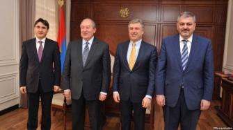 Կարեն Կարապետյանը՝ առաջին փոխվարչապետ, Վաչե Գաբրիելյանը և Արմեն Գևորգյանը՝ փոխվարչապետեր