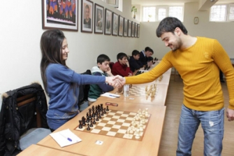 Շախմատի դպրոցներից ընտրված լավագույն 15 շախմատիստները մրցեցին գրոսմայստերի հետ