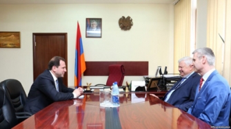ՊՆ փոխնախարարն ընդունել է Անջեյ Կասպշիկին 
