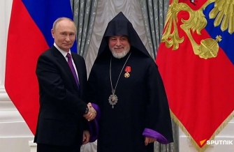 «ԿԳԲ-ի գործակալ լինելու» մասին է խոսում մի անձ, ով ամբողջությամբ կրում է այդ կառույցի գաղափարաբանական «կլեյմոն»