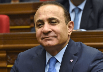 Նա գնաց մենա՞կ, թե՞...