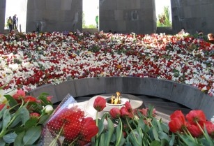 Zaman. Պահարանում պահված դին 