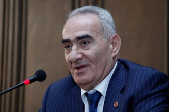 Գալուստ Գրիգորիչի և Տեր Հուսիկի տարբերությունը