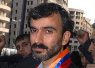 Երկու հարց ԼՂՀ նախագահի թեկնածուներ Բակո Սահակյանին, Արկադի Սողոմոնյանին և Վիտալի Բալասանյանին