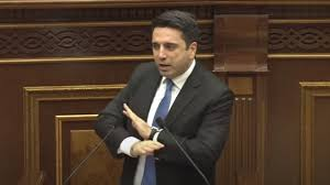 Երբ չես բռնում գողի ձեռքը այդ դավաճանն ու տեղով սպառնալիքը, այդ զավթիչն ու քանդիչը ինքն է սկսում հոխորտալ
