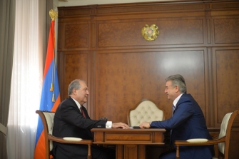 Արմեն Սարգսյանը հանդիպել է Կարեն Կարապետյանին և ընդունել կառավարության հրաժարականը
